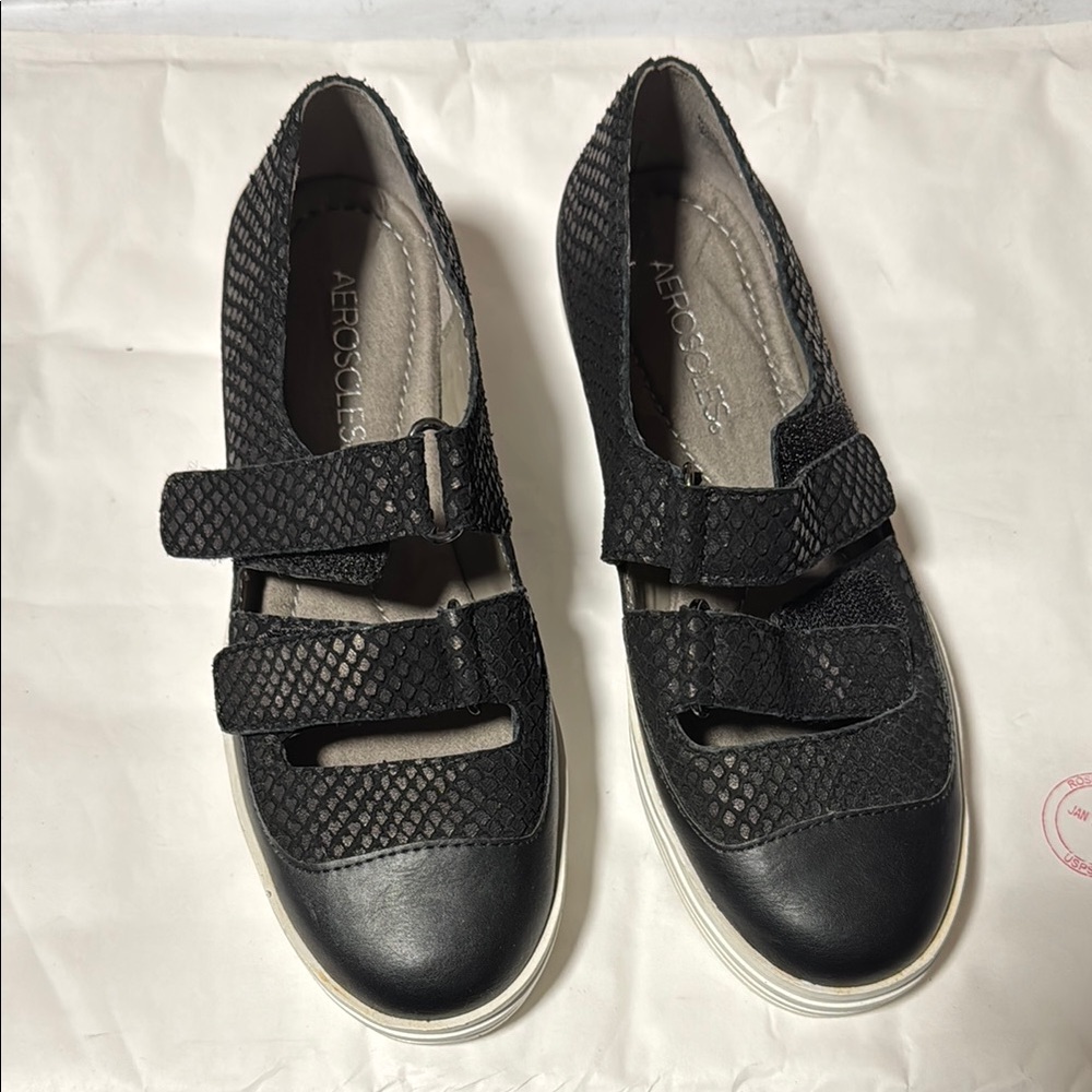 AEROSOLES Women’s Black Sneakers